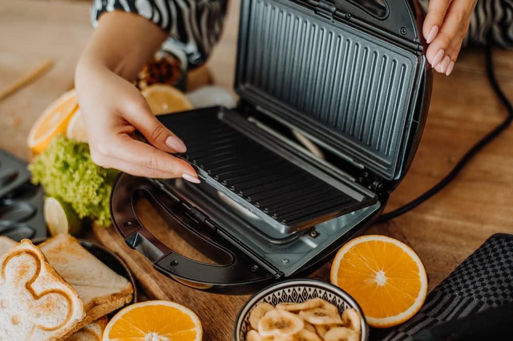 image:imageLehmann Sandwichmaker 5 en 1 avec diffrentes formes Gaufrier grill contact panini sandwich gteaux sucrs Comprend 5 ensembles de plaques antiadhsives 800 W