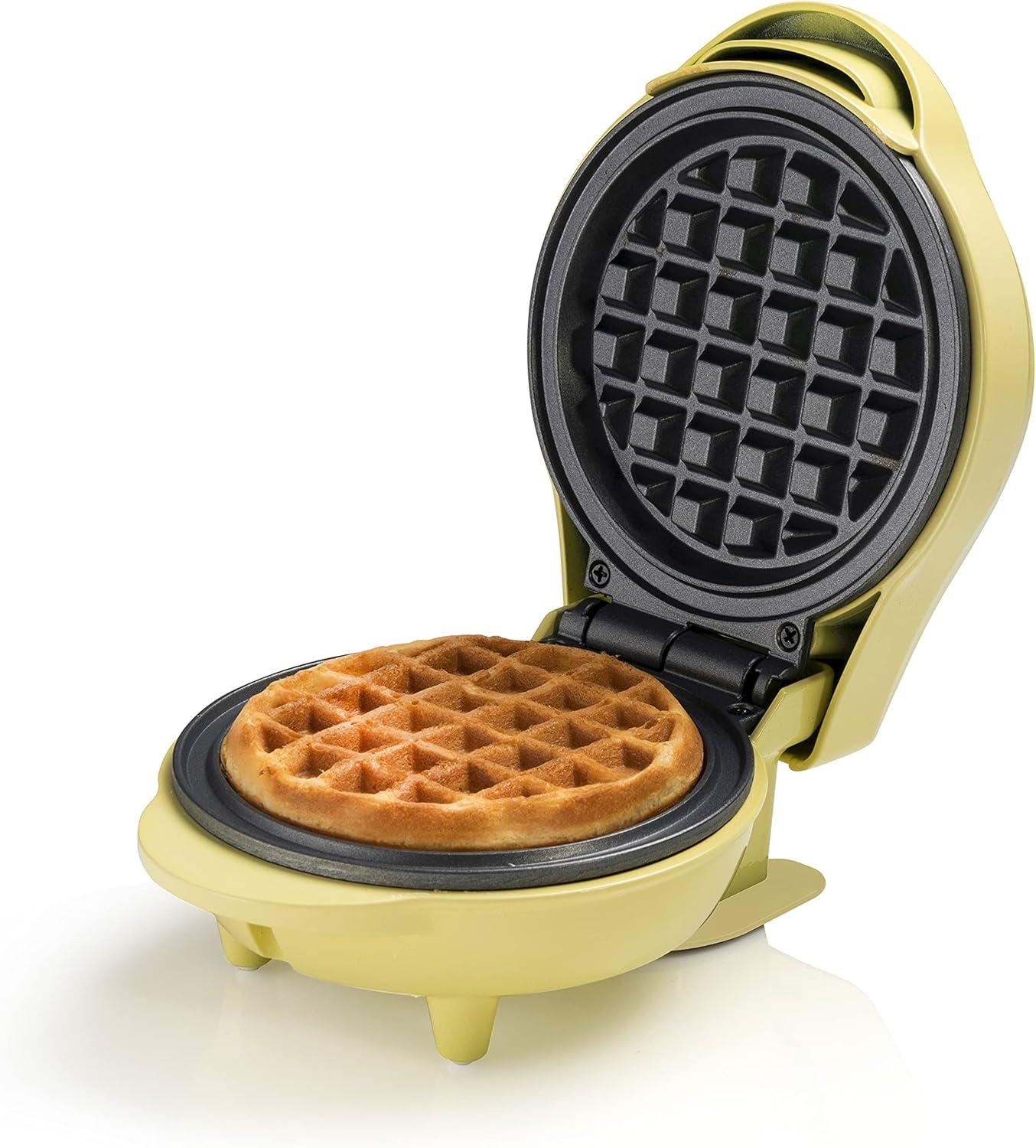 image:imageBestron Mini gaufrier pour gaufres classiques Petit gaufrier avec revtement antiadhsif pour les anniversaires denfants les ftes de famille Pques ou Nol Design rtro Couleur mentheJaune