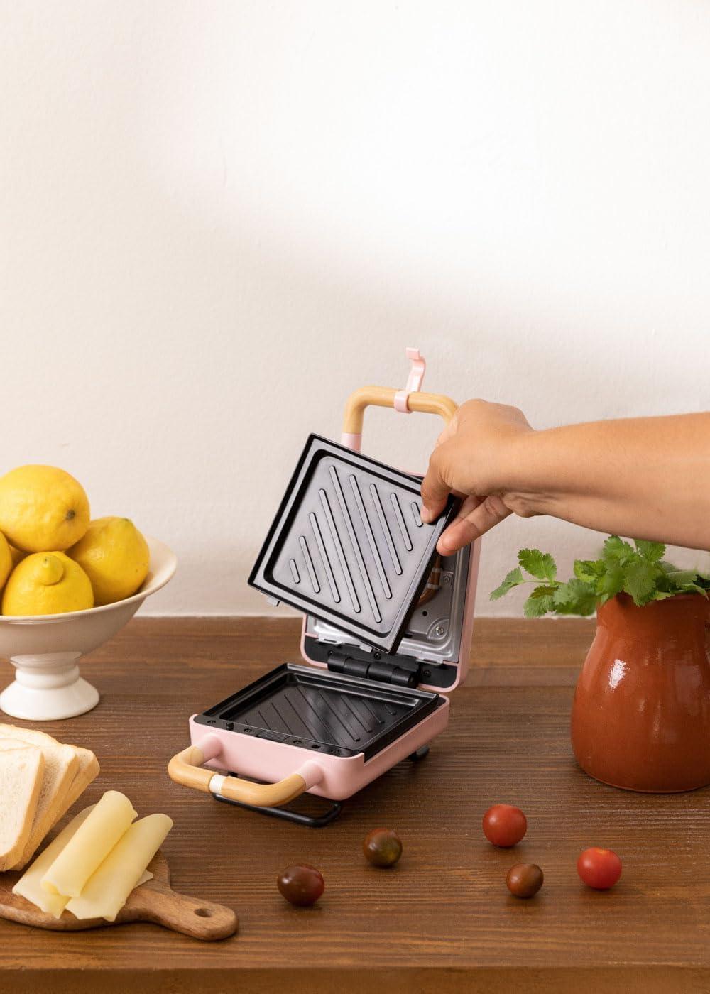 image:imageCREATESTONE STUDIOSandwichGrill et gaufrier quadruple vert sauge 3 plaques interchangeables Grill Gaufre et Sandwich revtement antiadhsif ouverture 180 4 tranches rtro 1600WRose Pastel