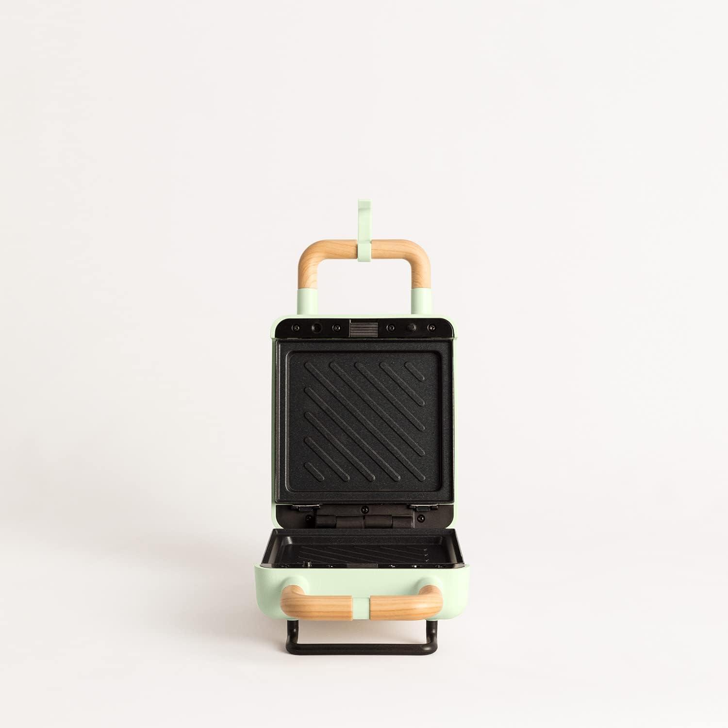 image:imageCREATESTONE STUDIOSandwichGrill et gaufrier quadruple vert sauge 3 plaques interchangeables Grill Gaufre et Sandwich revtement antiadhsif ouverture 180 4 tranches rtro 1600WVert Pastel