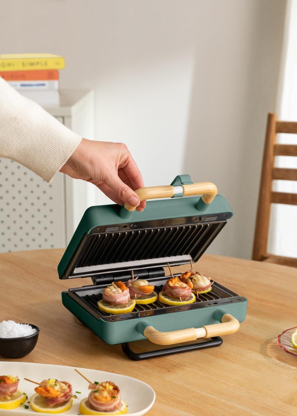 image:imageCREATESTONE STUDIOSandwichGrill et gaufrier quadruple vert sauge 3 plaques interchangeables Grill Gaufre et Sandwich revtement antiadhsif ouverture 180 4 tranches rtro 1600WVert Sauge