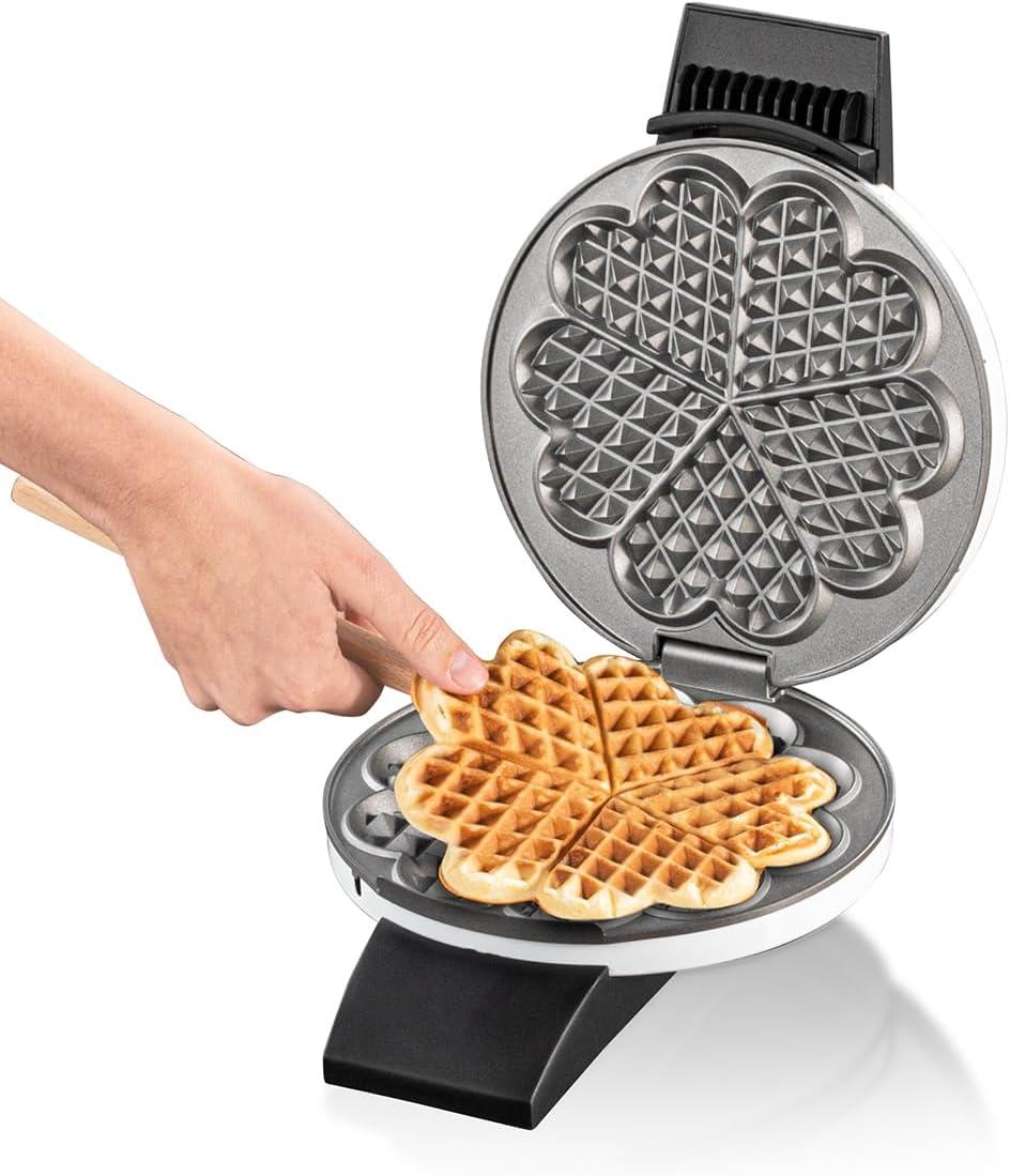 image:imageCloer 1620 Gaufrier pour gaufres en forme de cur 930 W taille de gaufre 155 cm degr de brunissement infiniment variable noirBlanc